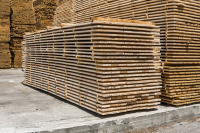 鋸木廠存儲的外部視圖